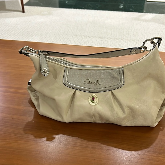 Coach genuine leather bag. Ivory color. Silver strap with detachable long strap. - Picture 1 of 10